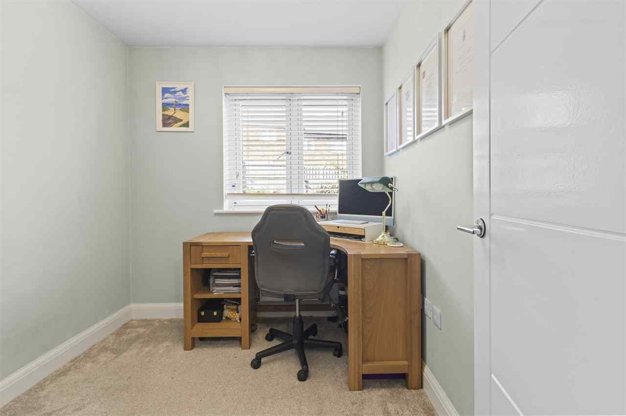 resized-2349823-Bedroom 5.jpg